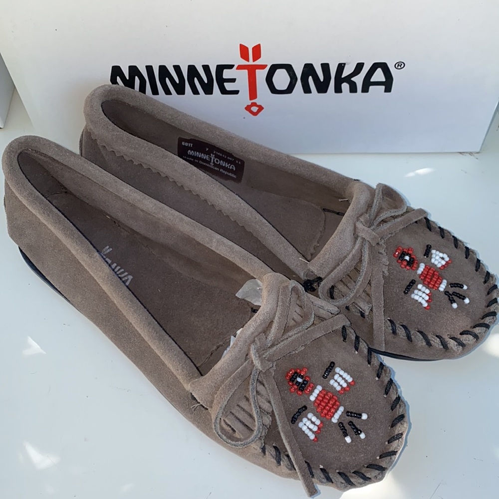 AUTH NIB MINNETONKA THUNDERBIRD MOCCASINS GREY